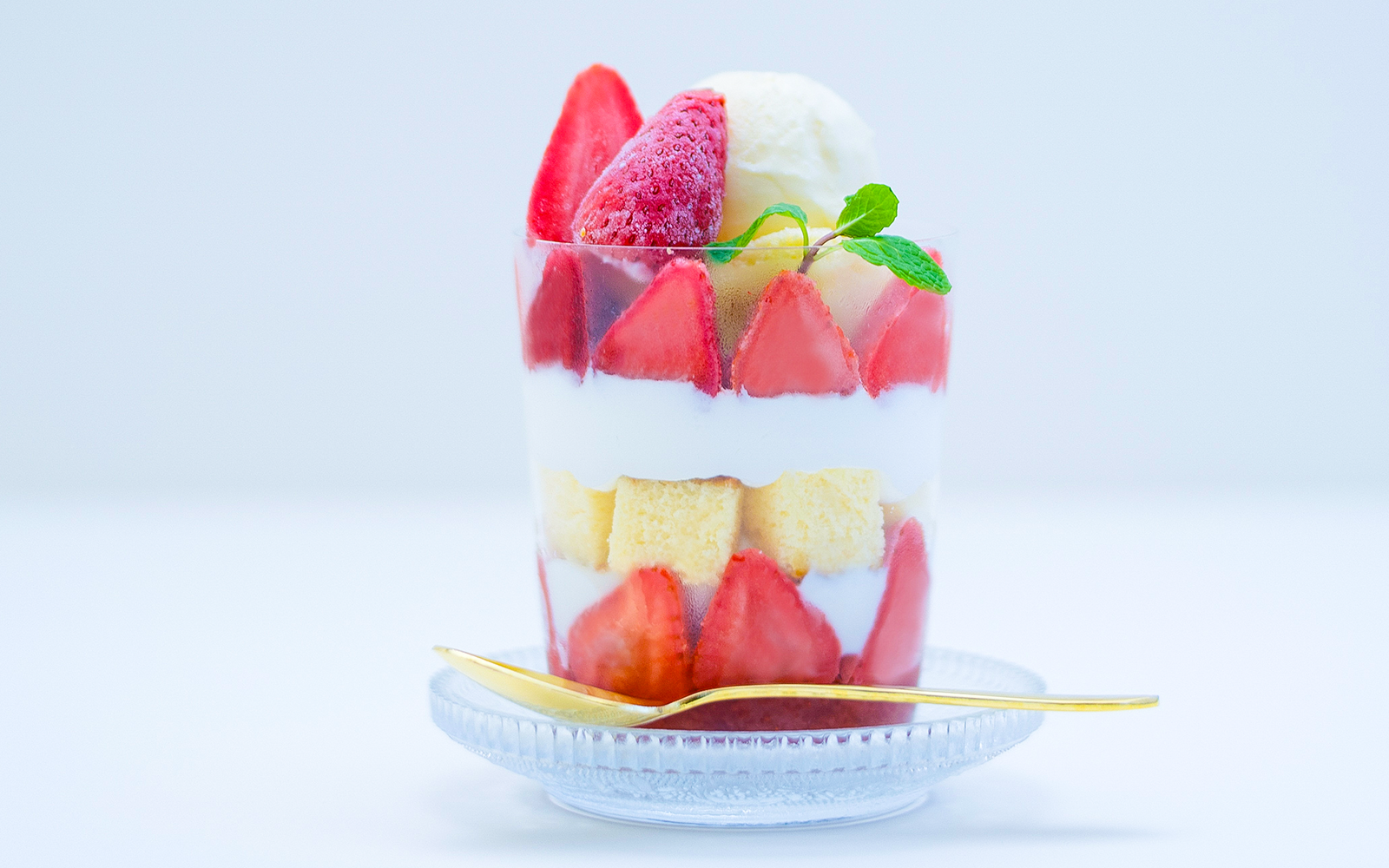 いちごのショートケーキ風パフェ