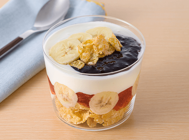 バナナヨーグルトのコーンフレークパフェ