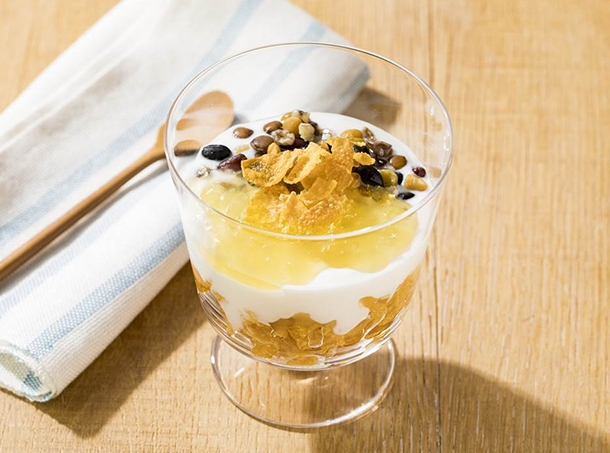 りんごヨーグルトのコーンフレークパフェ