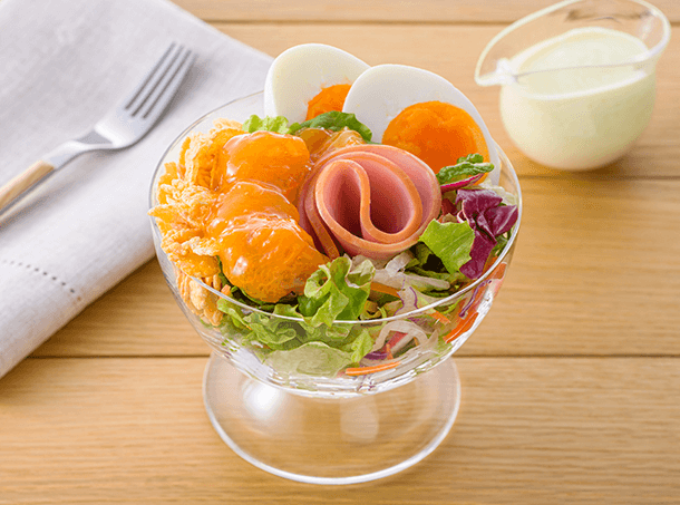 ハムとゆで卵のヨーグルトコーンフレークパフェ