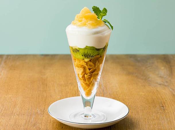 白桃のヨーグルトムースパフェ