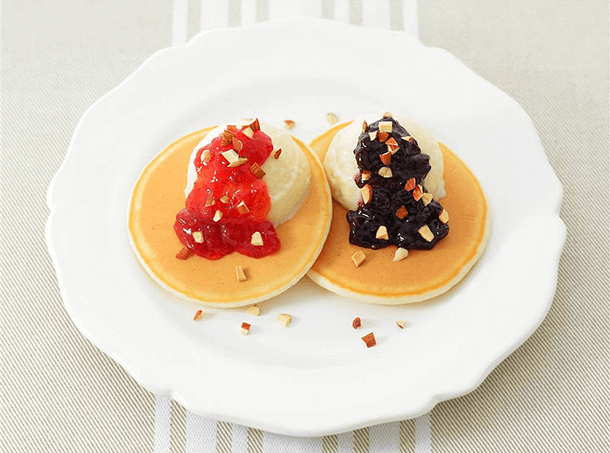 ２種のベリーとアイスクリームのパンケーキ