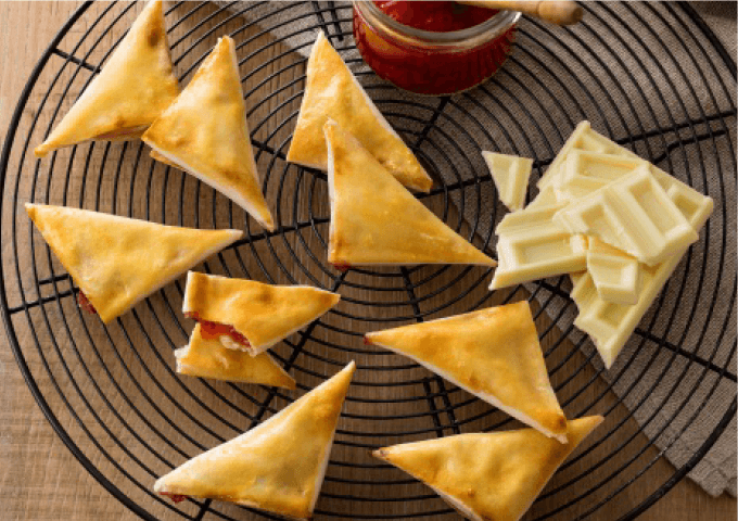 春巻きの皮で！いちごホワイトチョコパイ風